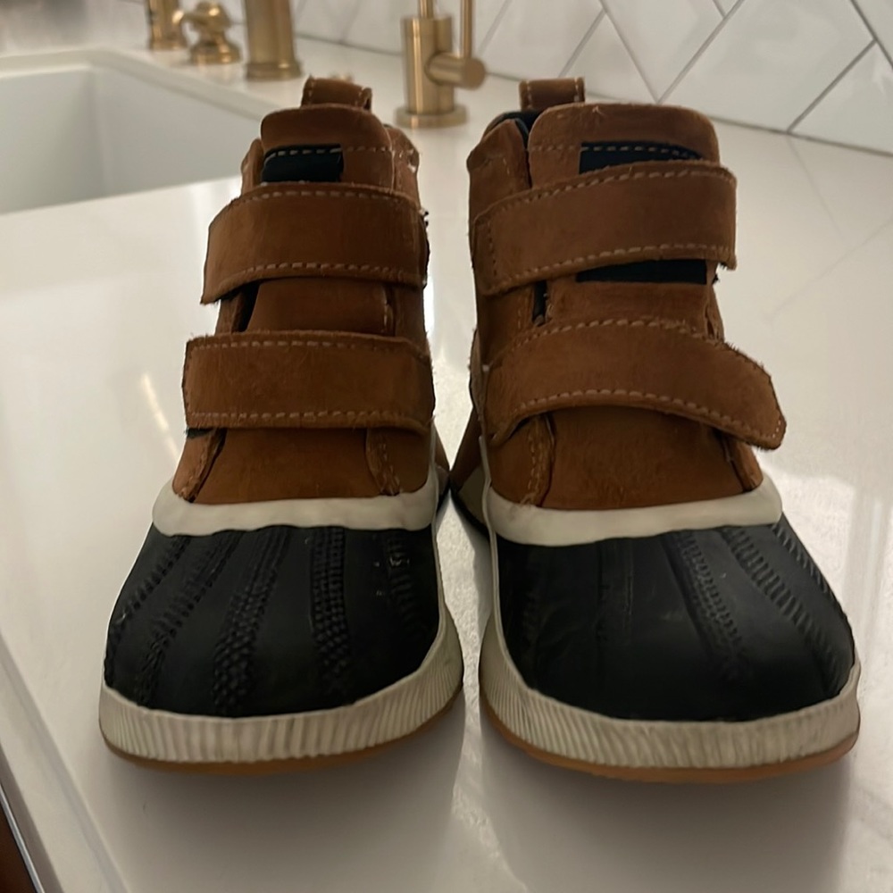 WORNE ONCE: excellent condition- Kids, sorrel snow boots